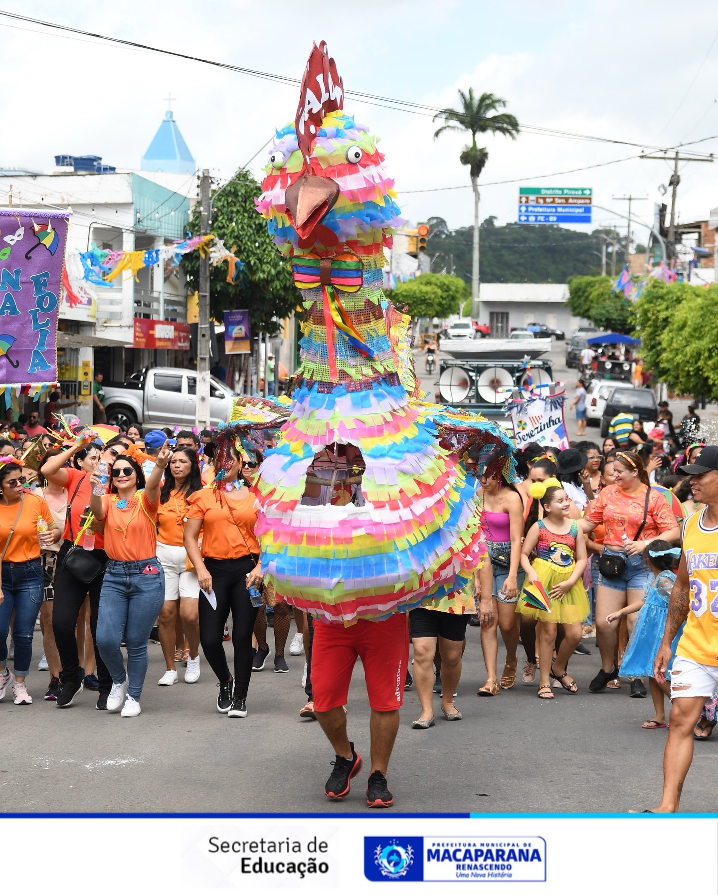 Estudantes de Macaparana brilham no carnaval com muita alegria e criatividade!